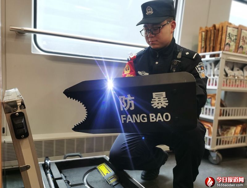 檢查設(shè)備.jpg