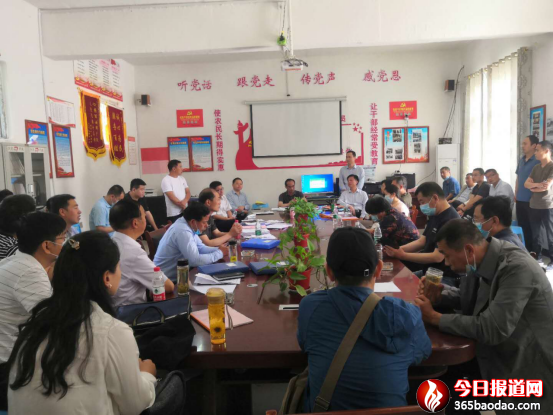 6_周口市商務(wù)局精準(zhǔn)扶貧 情系百姓445.png